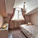 Cozy Stylish 2-bedroom Near Road, 5min To Gondola & Bars * בנסקו