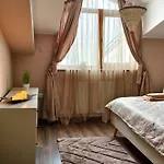 Cozy Stylish 2-bedroom Near Road, 5min To Gondola & Bars * בנסקו